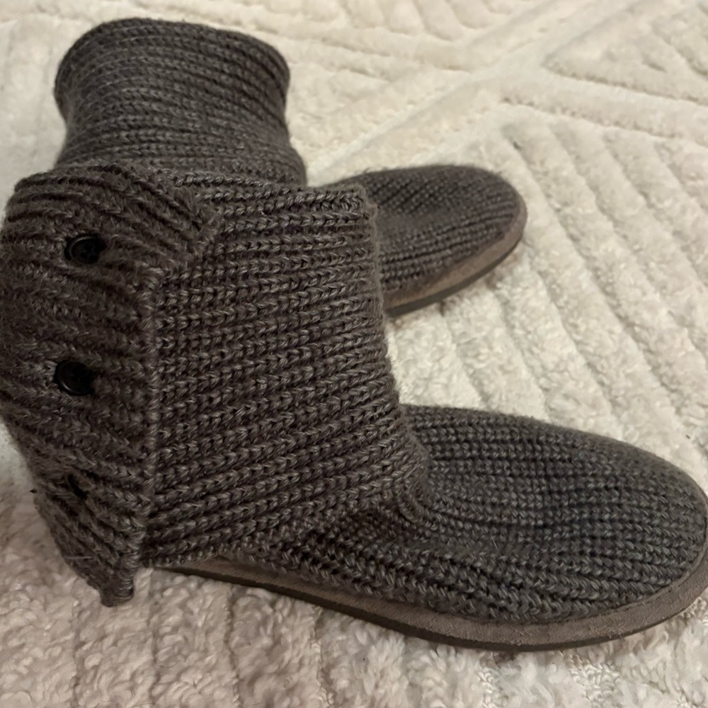 Gray bear paw sweater boots, size 10